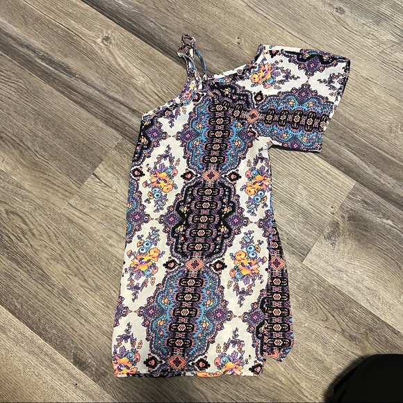 Design Lab - Top with shoulder cut outs and adjustable straps - Picture 4 of 4